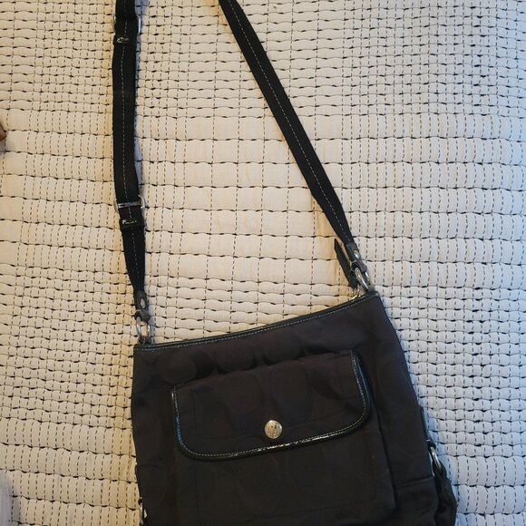 Coach Black Shoulder Bag EUC - Picture 1 of 4